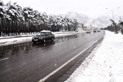 ترافیک پرحجم در ۳ محور مواصلاتی/ بارش برف و باران در جاده‌های ۷ استان