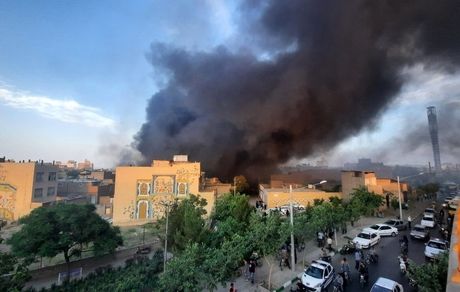 آتش‌سوزی مهیب در یک انبار واقع در مشهد