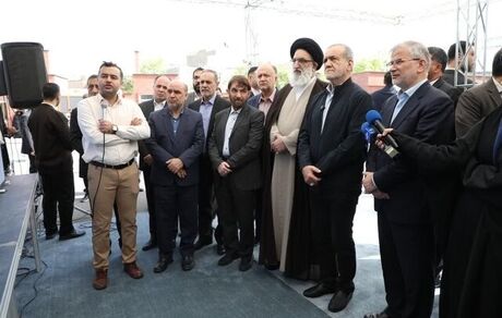 بازدید رئیس جمهور از نمایشگاه نمایشگاه دستاوردها و توانمندی‌های قرارگاه اجتماعی استان البرز