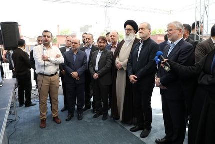 بازدید رئیس جمهور از نمایشگاه نمایشگاه دستاوردها و توانمندی‌های قرارگاه اجتماعی استان البرز