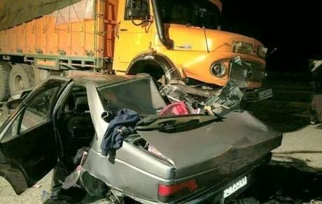 کامیون، پژو ۴۰۵ را له کرد / ۱۱ نفر کشته و زخمی شدند