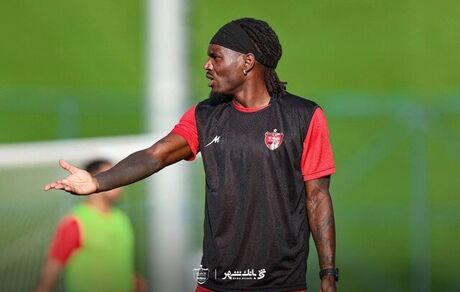 بازیکن جدید پرسپولیس را فیفا تا اطلاع ثانوی محروم کرد!