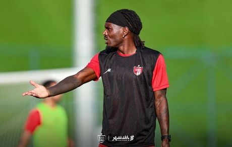 بازیکن جدید پرسپولیس را فیفا تا اطلاع ثانوی محروم کرد!