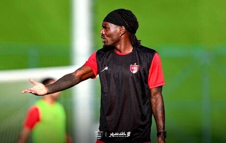 بازیکن جدید پرسپولیس را فیفا تا اطلاع ثانوی محروم کرد!
