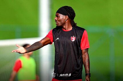 بازیکن جدید پرسپولیس را فیفا تا اطلاع ثانوی محروم کرد!