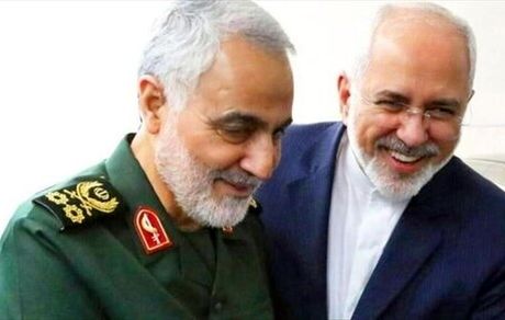 عکس| درخواست متفاوت جمعی از مردم از سردار سلیمانی و محمدجواد ظریف
