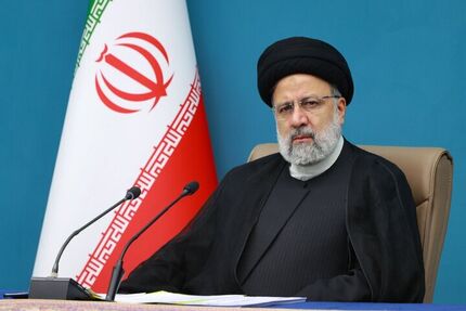 رییس جمهور برای شرکت در اجلاسیه جامعه مدرسین حوزه علمیه قم وارد این شهر شد