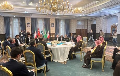 دیدار مقامات اطلاعاتی و دفاعی ارشد سه کشور پاکستان، عربستان و ترکیه با سرلشکر محسن رضایی
