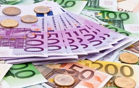 آخرین قیت دلار و یورو در بازر
