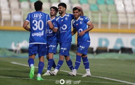 برد استقلال در دیدار دوستانه مقابل پیکان