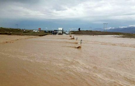 سیل، محور بردسکن به طبس را بست