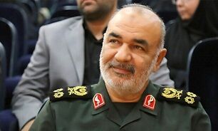 سردار سلامی: پیشتازی پزشکان در میدان مبارزه با کرونا، مفاهیم نوینی از فداکاری خلق کرد