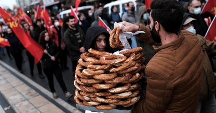 بحران گرانی نان در ترکیه / دستگیری فعالان یوتیوب و روزنامه‌نگاران