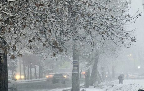 با آغاز بهمن، ارومیه سفیدپوش شد