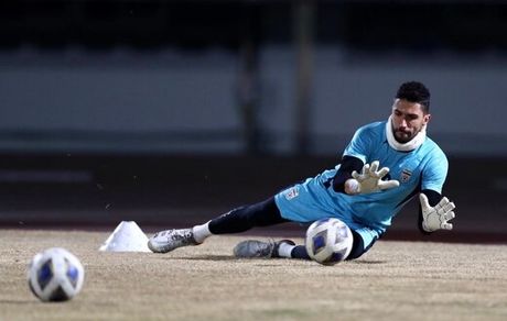 دروازه‌بان استقلال در آستانه بازی حساس با سپاهان آسیب دید