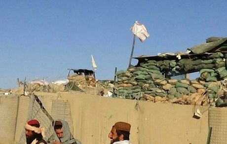 یک ولایت افغانستان به دست طالبان افتاد / ۴ کشته و زخمی در انفجار مینی‌بوس کارمندان بهداشت