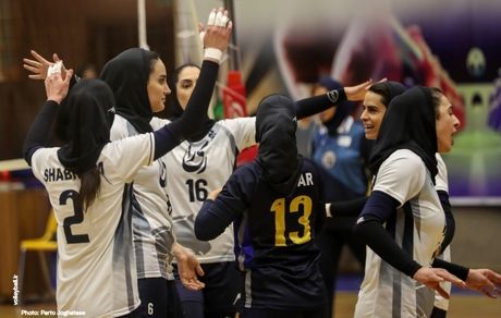 لیگ برتر والیبال بانوان: نبرد خودروسازان را پیکان برد / تیم سردار آزمون دست بردار پیکان نیست