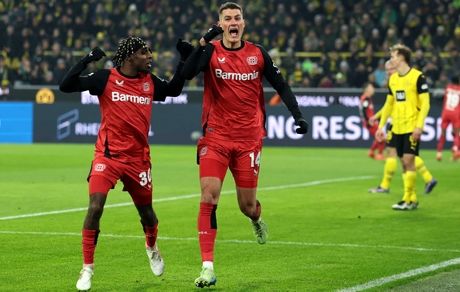 لورکوزن سال جدید را طوفانی آغاز کرد / برد مهم در خانه زنبورها