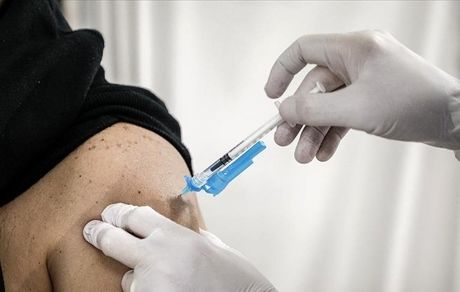 جزییات واکسیناسیون کادر درمان علیه کرونا / عوارضی گزارش نشده است