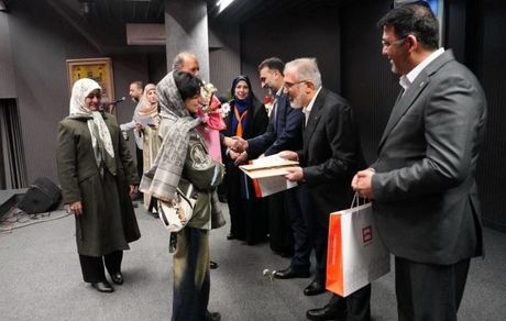 تقدیر از برترین‌های کنکور سراسری خانواده بانک مسکن در آیین گرامیداشت روز زن

