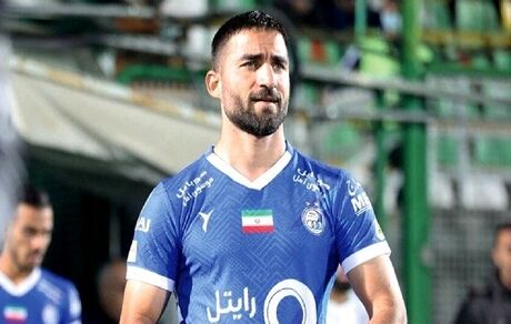 باشگاه تراکتور، ستاره استقلال را جذب کرد
