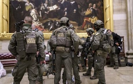 رسانه های آمریکایی: پلیسی که در کنگره یک زن را به ضرب گلوله کشته بود تعلیق شد