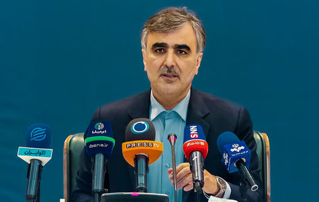 رئیس کل بانک مرکزی: بالای ۱۰۰ میلیارد دلار منابع ارزی داریم