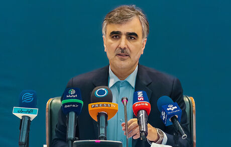 رئیس کل بانک مرکزی: بالای ۱۰۰ میلیارد دلار منابع ارزی داریم