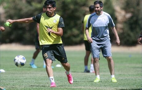 بازیکن استقلال: کمک کردند، پرسپولیس قهرمان شود