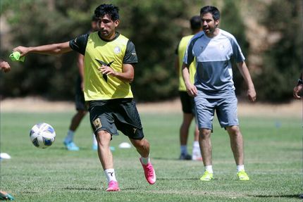 بازیکن استقلال: کمک کردند، پرسپولیس قهرمان شود