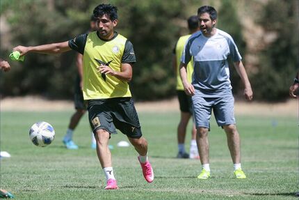 بازیکن استقلال: کمک کردند، پرسپولیس قهرمان شود