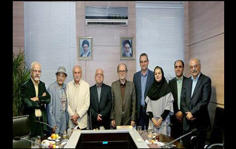 پنج هنرمند نشان درجه یک هنری گرفتند