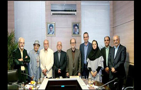 پنج هنرمند نشان درجه یک هنری گرفتند