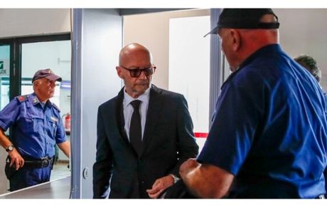 حبس خانگی یک کارگردان به اتهام تجاوز