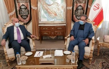 شمخانی: رفتارهای مشکوک آمریکا، انگلیس و رژیم صهیونیستی در منطقه را با دقت زیر نظر داریم