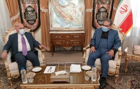 شمخانی: رفتارهای مشکوک آمریکا، انگلیس و رژیم صهیونیستی در منطقه را با دقت زیر نظر داریم