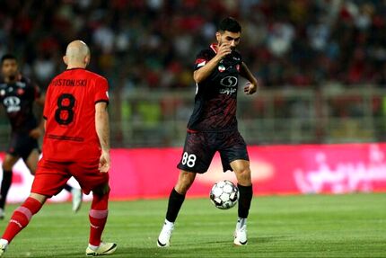 هافبک پرسپولیس برای جدایی توافق نکرد