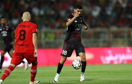 هافبک پرسپولیس برای جدایی توافق نکرد
