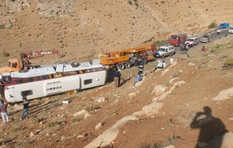 پلیس، علل حادثه واژگونی اتوبوس‌های خبرنگاران و سرباز معلمان را اعلام کرد