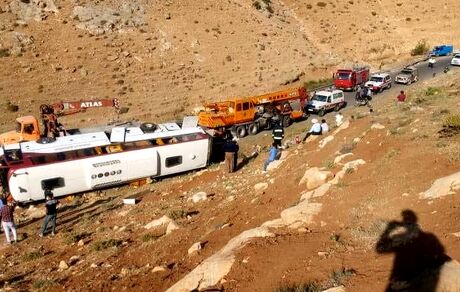 آخرین خبرها از حادثه واژگونی اتوبوس خبرنگاران در نقده