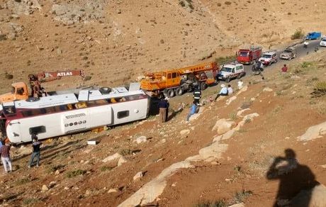 آخرین خبرها از حادثه واژگونی اتوبوس خبرنگاران در نقده