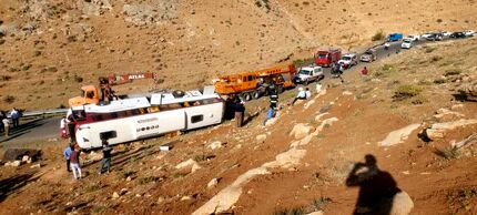همه دلایل واژگونی اتوبوس خبرنگاران و سربازان