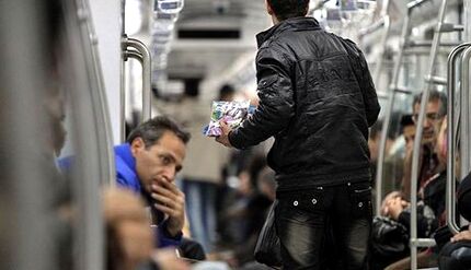 تردد روزانه ۴۵۰۰ دستفروش در مترو