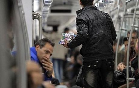 تردد روزانه ۴۵۰۰ دستفروش در مترو