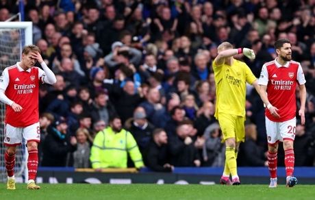 آرسنال باز هم متوقف شد