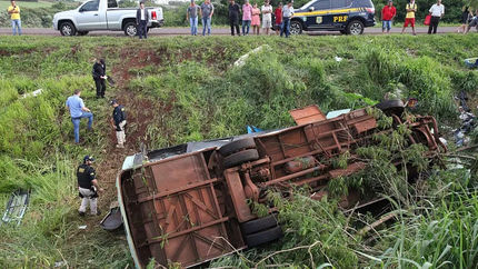 اتوبوس هواداران یک تیم فوتبال لیگ برزیل واژگون شد / ۷ نفر جان باختند