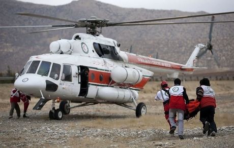 امدادرسانی هوایی به روستاهای گرفتار در سیلاب جنوب کرمان