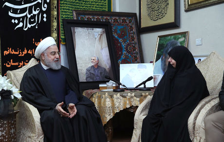روحانی به خانواده حاج قاسم: انتقام خون سردار سلیمانی حتمی است
