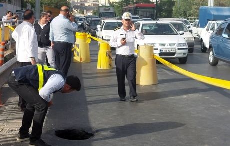 نشست یا حفره در بزرگراه امام علی تهران / ترافیک و راه بندان سنگین در محدوده