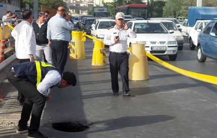 نشست یا حفره در بزرگراه امام علی تهران / ترافیک و راه بندان سنگین در محدوده